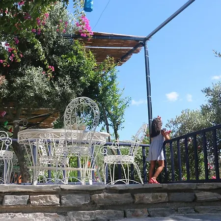 Urga Butik & Restaurant מלון Gulluk
