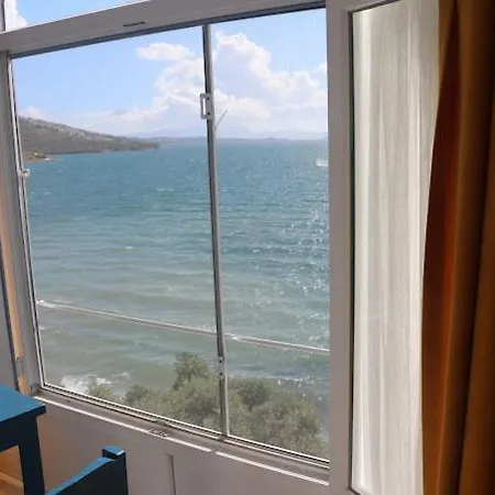 Ξενοδοχείο Urga Butik & Restaurant *