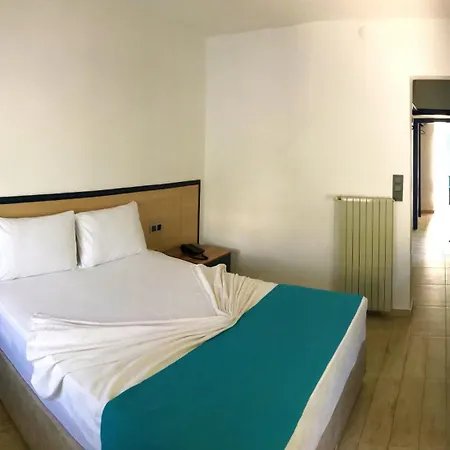 Urga Butik & Restaurant מלון *