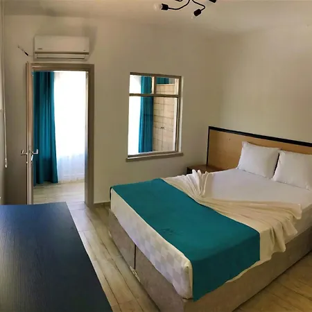 Urga Butik & Restaurant מלון *