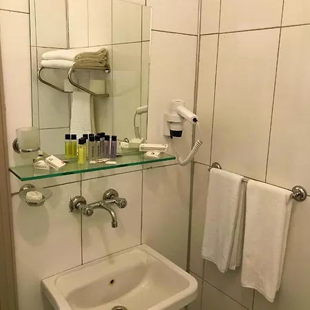 Urga Butik & Restaurant מלון Gulluk