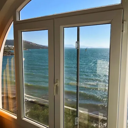 Urga Butik & Restaurant מלון Gulluk