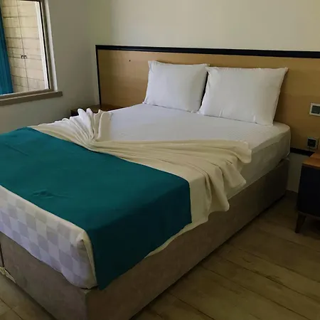 מלון Urga Butik & Restaurant *