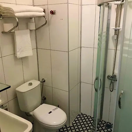 Urga Butik & Restaurant מלון *