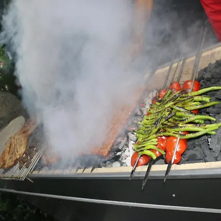 Urga Butik & Restaurant מלון