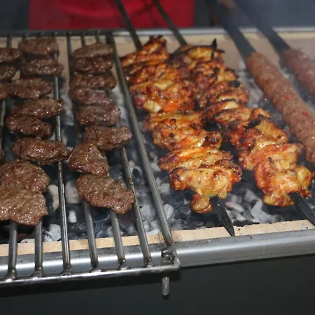 Urga Butik & Restaurant מלון Gulluk