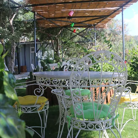 Urga Butik & Restaurant מלון Gulluk