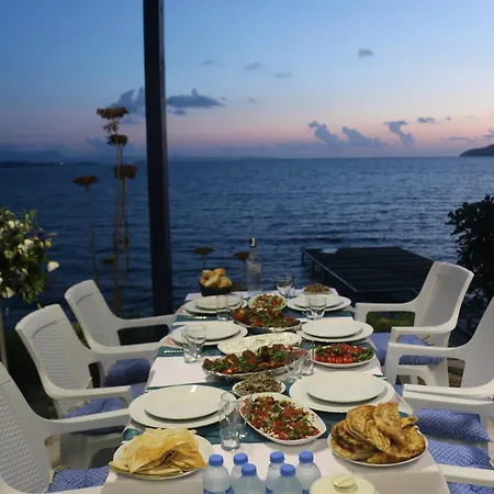 Ξενοδοχείο Urga Butik & Restaurant *