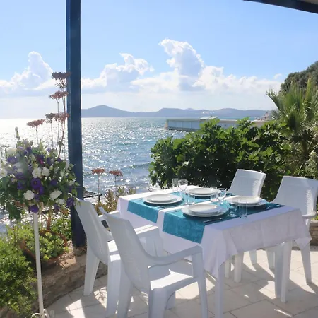 מלון Urga Butik & Restaurant Gulluk