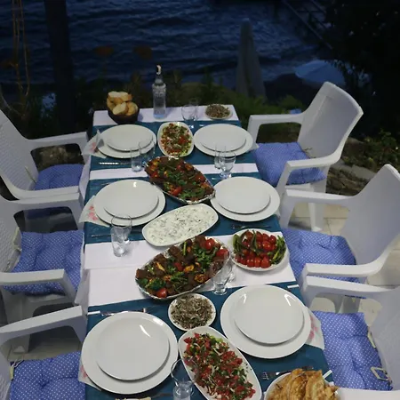 מלון Urga Butik & Restaurant *